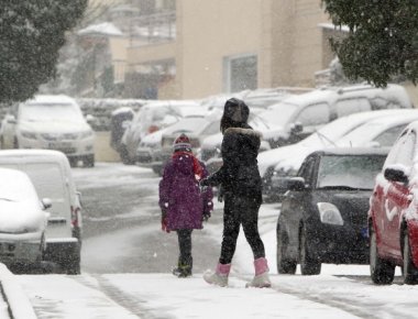 Σε ποιες περιοχές επιχειρούν Πυροσβεστική, αστυνομία και Στρατός κατά του παγετού και του χιονιά